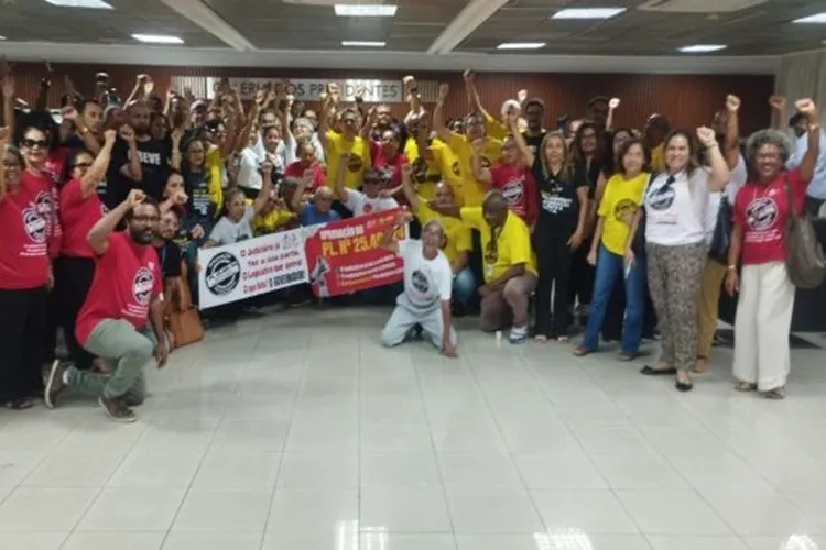 Servidores da justiça deflagram greve geral na Bahia