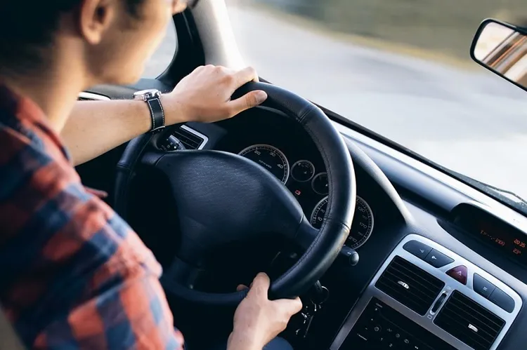 Motorista deve ser indenizado por falso positivo em exame toxicológico