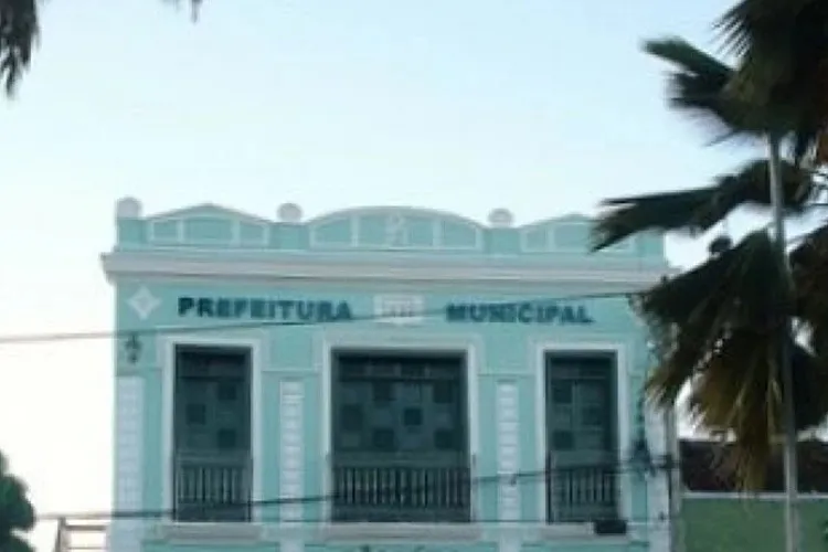 Palmeiras: MP-BA recomenda recuperação vegetal de praça após retirada irregular de árvores