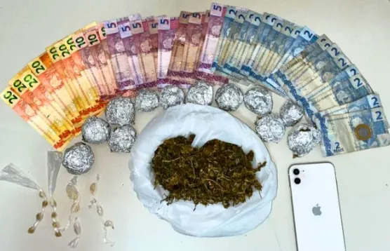 Mulher é presa com drogas e dinheiro durante ação da Rondesp em Riacho de Santana