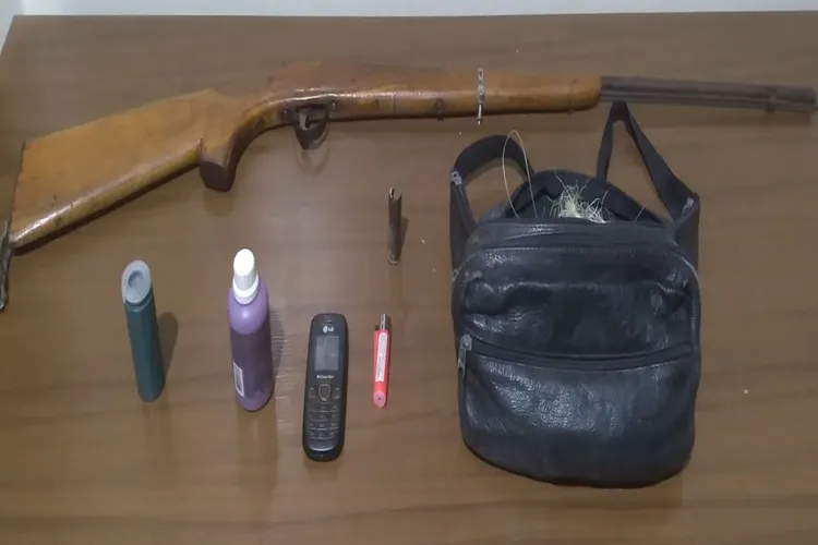 Homem é flagrado com arma de fogo artesanal e munição na zona rural de Botuporã