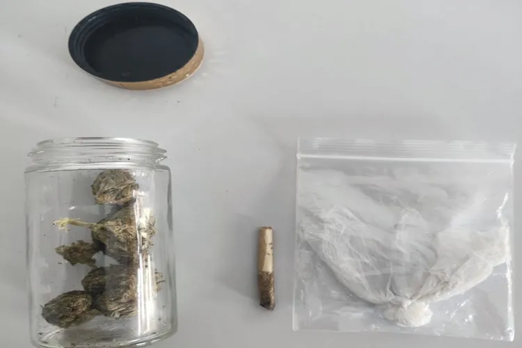 2ª CIPRv apreende entorpecentes durante abordagem na BA-026 em Tanhaçu