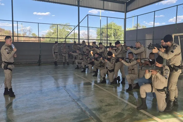 Capacitação tática reúne policiais da 4ª CIPM para treinamento intensivo em Macaúbas