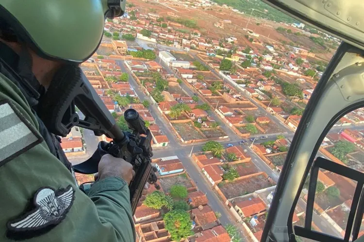 Operação aérea ajuda a mapear ações do crime em Livramento de Nossa Senhora