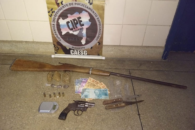 Indivíduo é preso por tráfico de drogas e posse ilegal de arma de fogo em Barra da Estiva
