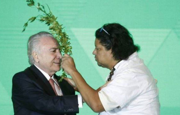 Pai de santo dá passe em Michel Temer