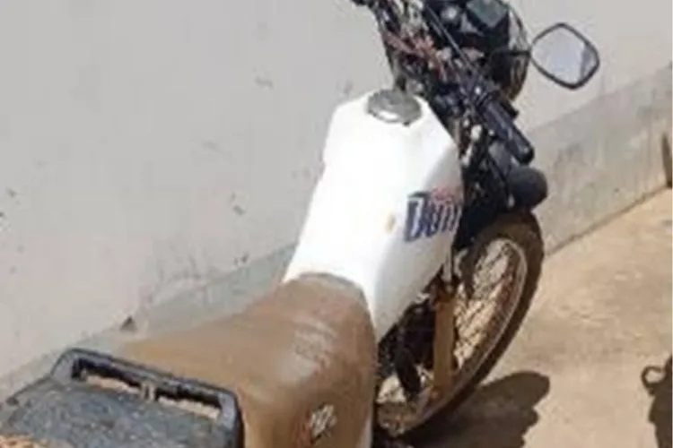 17º BPM apreende moto descaracterizada e veículo usado em manobra perigosa