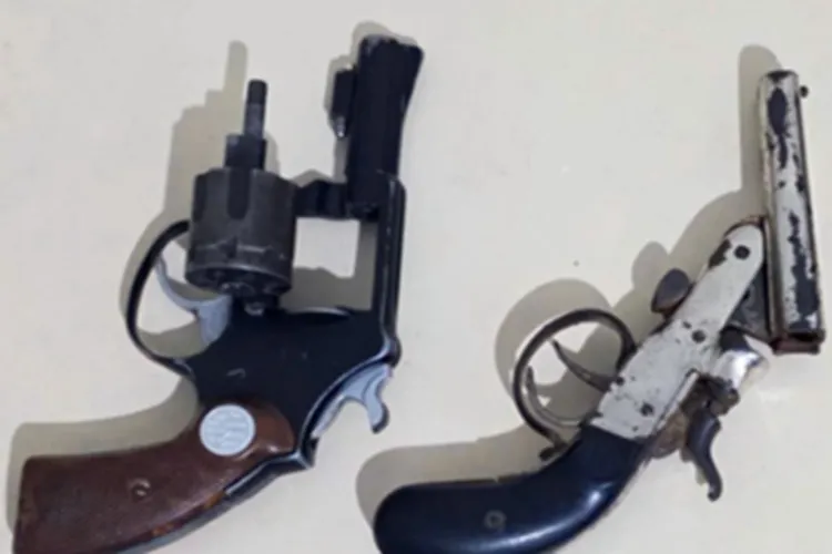 Homens em atitude suspeita fogem e deixam armas para trás em Paramirim
