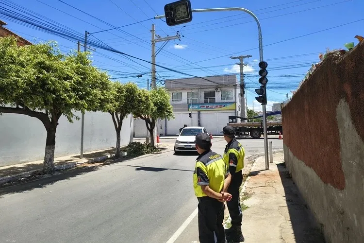 Brumado inicia modernização da rede de semáforos em avenidas movimentadas
