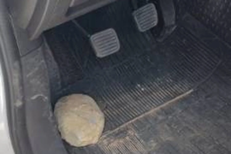 Homem em surto danifica viatura da polícia militar em Iuiu