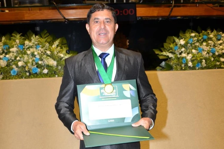 Malhada de Pedras é ouro na Alfabetização na Idade Certa; prefeito é premiado em Brasília