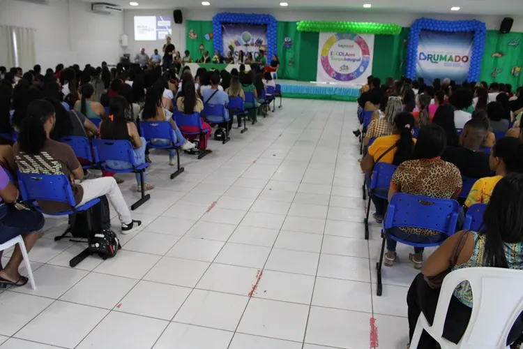 Prefeito e secretária anunciam retorno da escola em tempo integral em Brumado