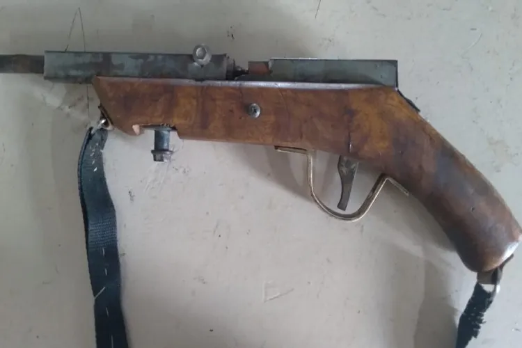 Aracatu: Homem atira acidentalmente na própria perna ao manusear espingarda