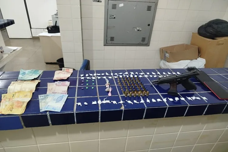 24º BPM apreende arma, munições e drogas durante Operação Comboio em Brumado