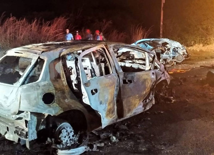 Batida entre veículos na BR-349 deixa um morto em Bom Jesus da Lapa