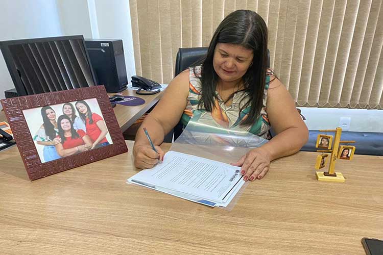 Presidente da Câmara de Brumado deve fazer revogaço em nomeações e contratos