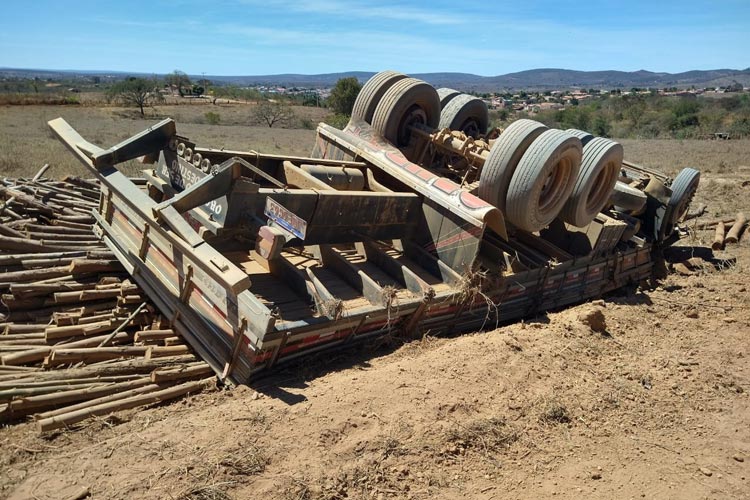 Caculé: Três pessoas da mesma família morrem em acidente de trânsito na BA-156 em Mortugaba