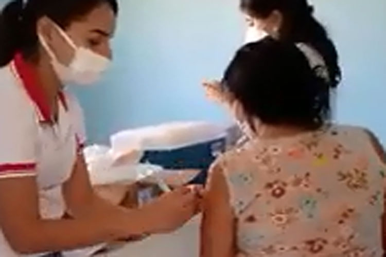 Rio do Pires: Técnica em enfermagem é afastada após fingir vacinar idosa contra a Covid-19