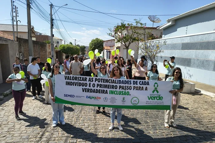 Caminhada abre campanha de inclusão de pessoas com deficiência em Brumado