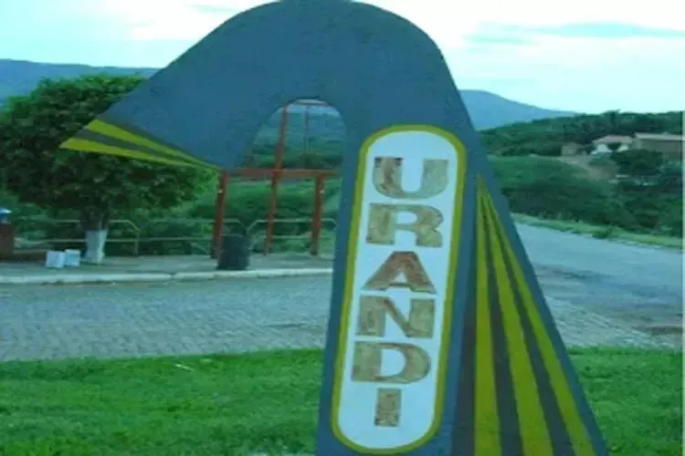 Homem é conduzido por agredir esposa durante torneio de futsal em Urandi