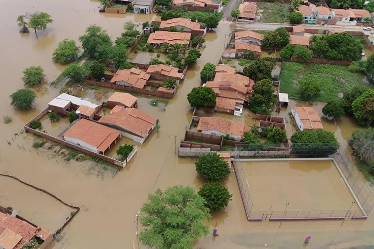 Com famílias desabrigadas, cidade de Wanderley busca recomeço após enchente