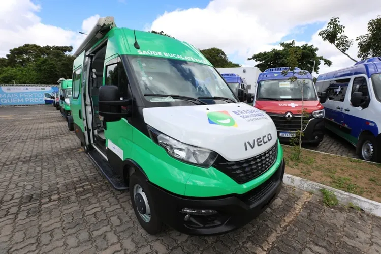 Governo da Bahia e Ministério da Saúde entregam vans e Unidades Odontológicas Móveis