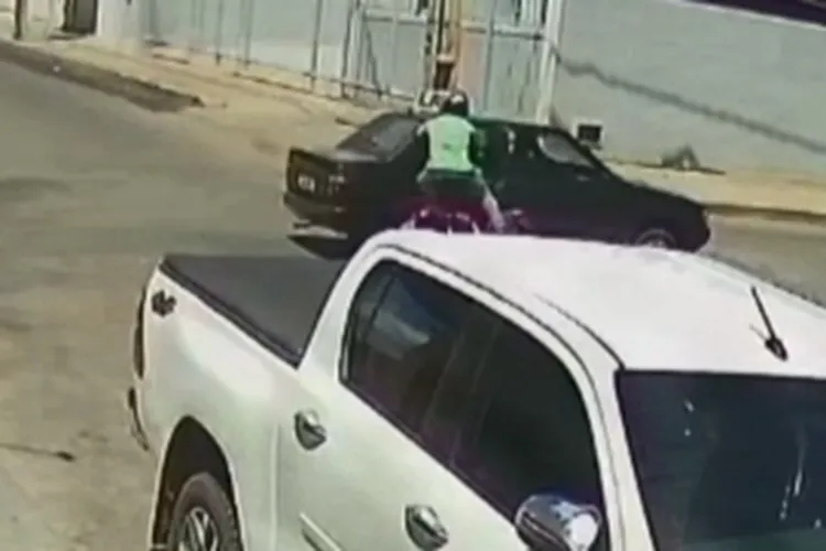 Vídeo: Motociclista fratura fêmur e motorista foge após colisão em Guanambi
