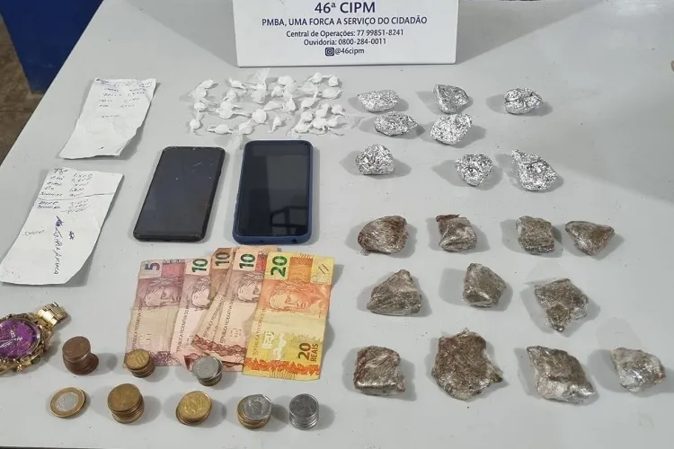 Em ocorrência devido a som alto, homem é preso por tráfico de drogas em Dom Basílio