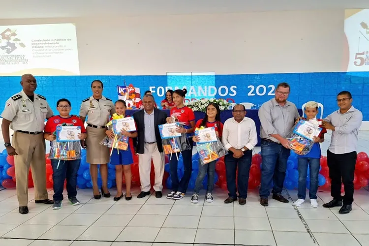 24º BPM realiza formatura da turma do Proerd para 586 alunos em Brumado