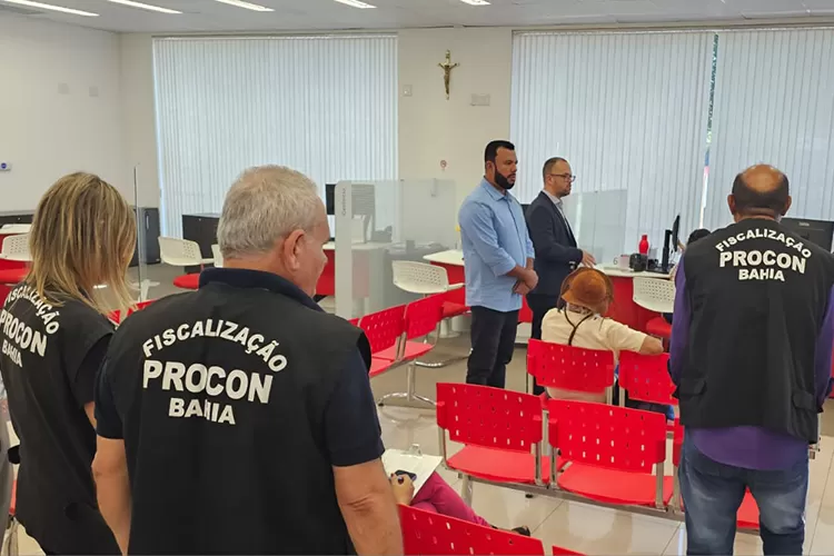 Procon identifica várias irregularidades nas agências bancárias de Brumado