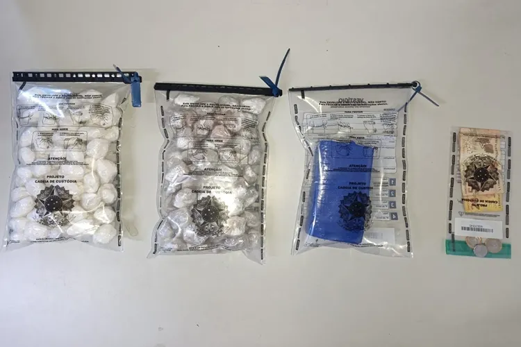 Rondesp apreende quase 2,2 kg de drogas em 'boca de fumo' em Guanambi