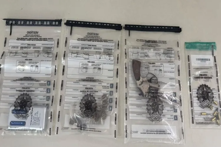 Dupla foge de abordagem, dispara contra PMs e abandona arma e drogas em Bom Jesus da Lapa