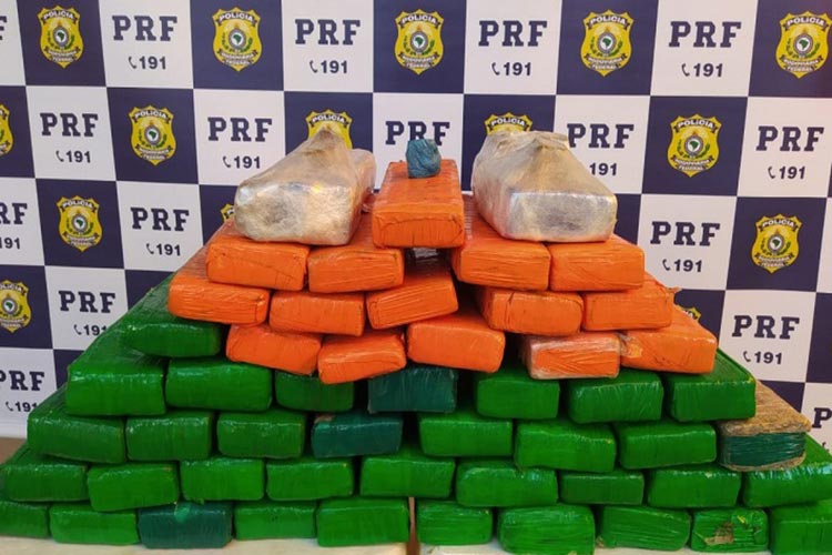 Mais de 43 kg de maconha são apreendidos em ônibus de turismo no oeste da Bahia