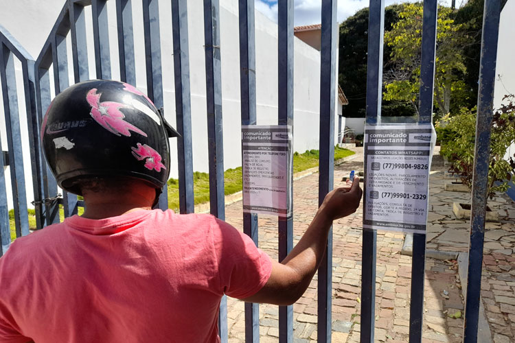 Brumado: Embasa ignora conta paga e corta água de consumidor no São Félix