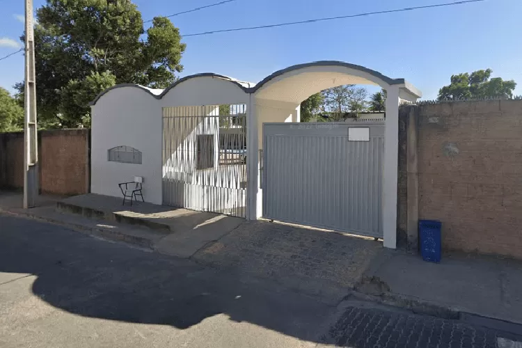 Mãe denuncia agressão de filha na Escola Municipal Rômulo Almeida em Guanambi