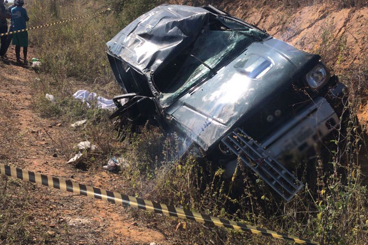Botuporã: Três pessoas morrem após veículo capotar na BA-156