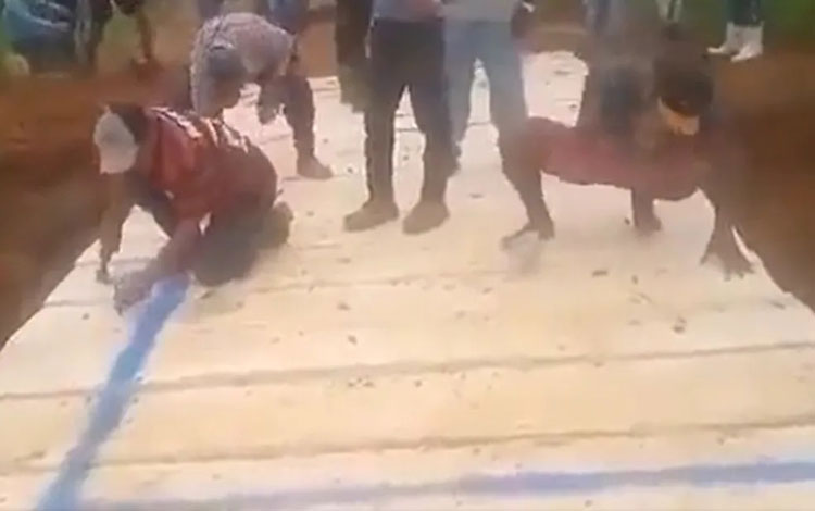 Itamaraju: Moradores reconstroem ponte, pintam 'L' e acusam prefeito de recusar obra