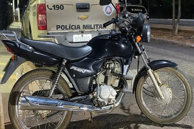 Menor de idade é apreendido após furtar motocicleta em Macaúbas