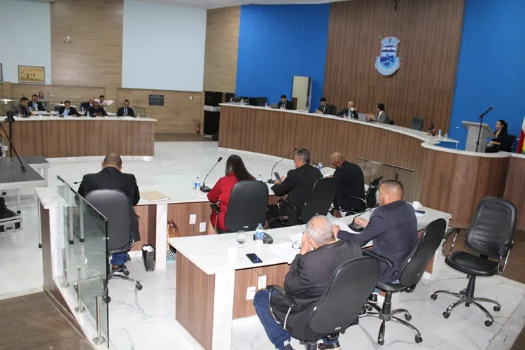 Câmara de Brumado: 2 Projetos de Lei e 12 indicações na 33ª Sessão Ordinária