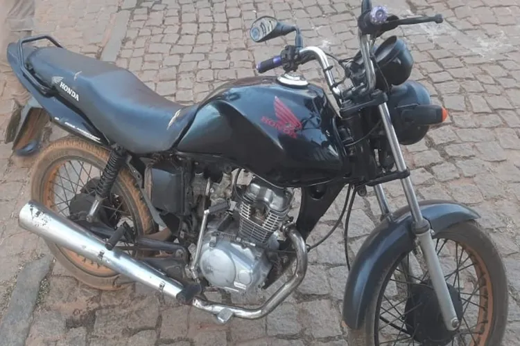 Moto com sinais de adulteração é apreendida durante rondas em Érico Cardoso