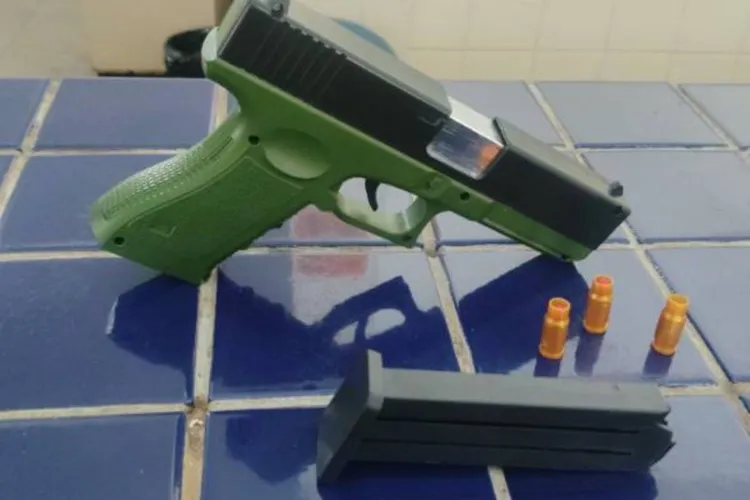PM é acionada e apreende réplica de arma de fogo na mochila de estudante em Brumado