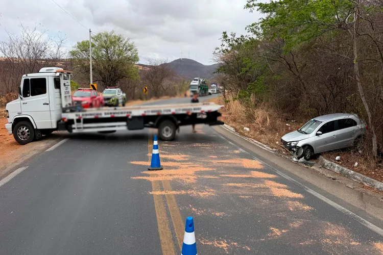 VÍDEO: Óleo na pista provoca acidente na BR-030, entre Guanambi e Caetité