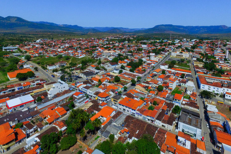 Homem tenta salvar esposa que levava choque em liquidificador e morre no sudoeste baiano