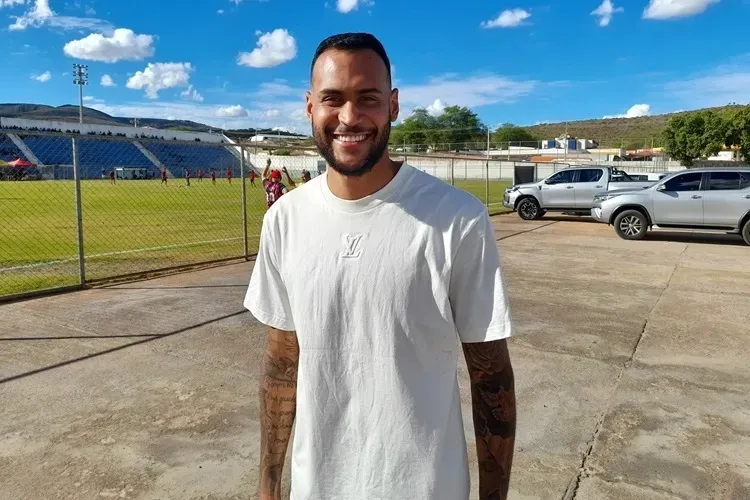 Coritiba encaminha contratação do atacante Júnior Brumado