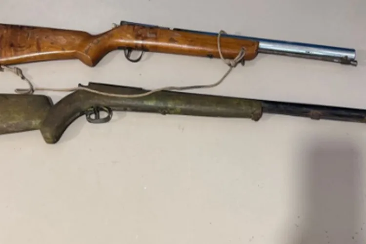 Arma de fogo e moto são apreendidas durante rondas em Oliveira dos Brejinhos