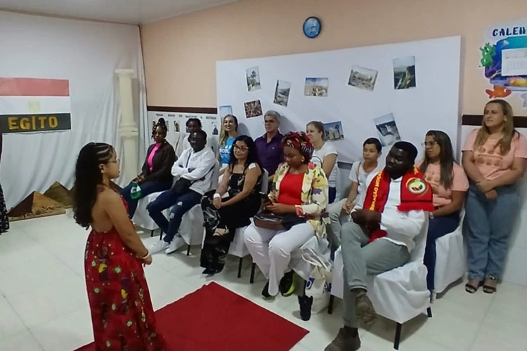 Escola Municipal de Malhada de Pedras recebe visitantes da África e Portugal