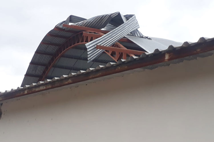 Brumado: Quadra de esportes da Vila Presidente Vargas apresenta risco de acidentes