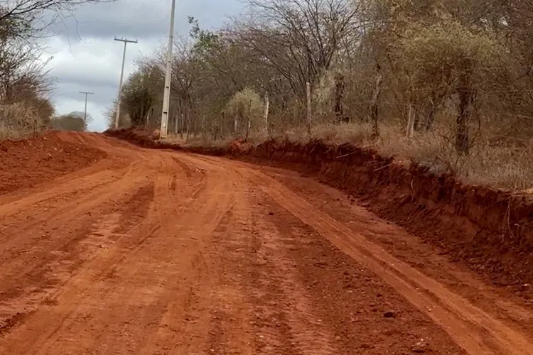 Prefeito de Brumado anuncia recuperação de mais de 520 km de estradas vicinais