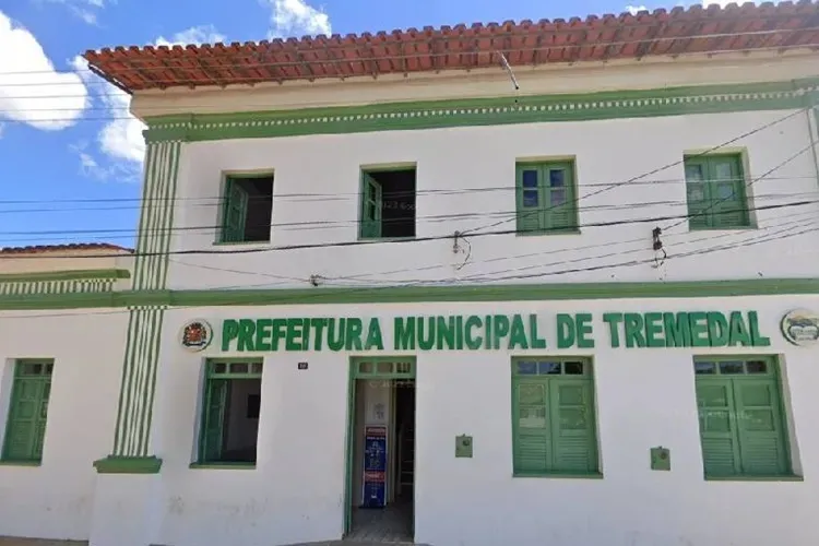 TCM barra contratação de mais de 2 mil funcionários sem concurso em Tremedal