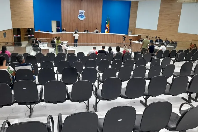 Novo regimento interno da Câmara de Brumado pode ter emenda impositiva e fim de recesso